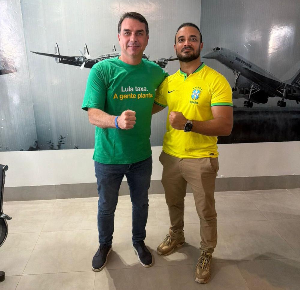 Capitão Alden recepciona Flávio Bolsonaro em solo baiano 