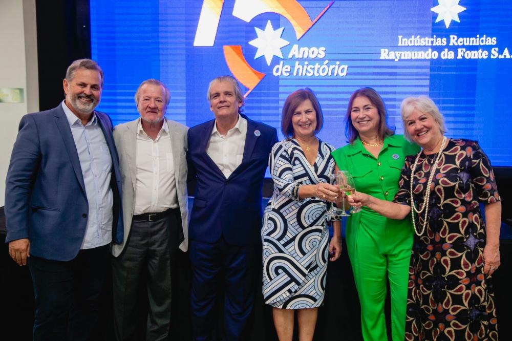 Na foto: Julio Gil, Romero Longman, Hisbello de Andrade, Mariza da Fonte Andrade Lima, Mônica da Fonte e Célia da Fonte Longman.